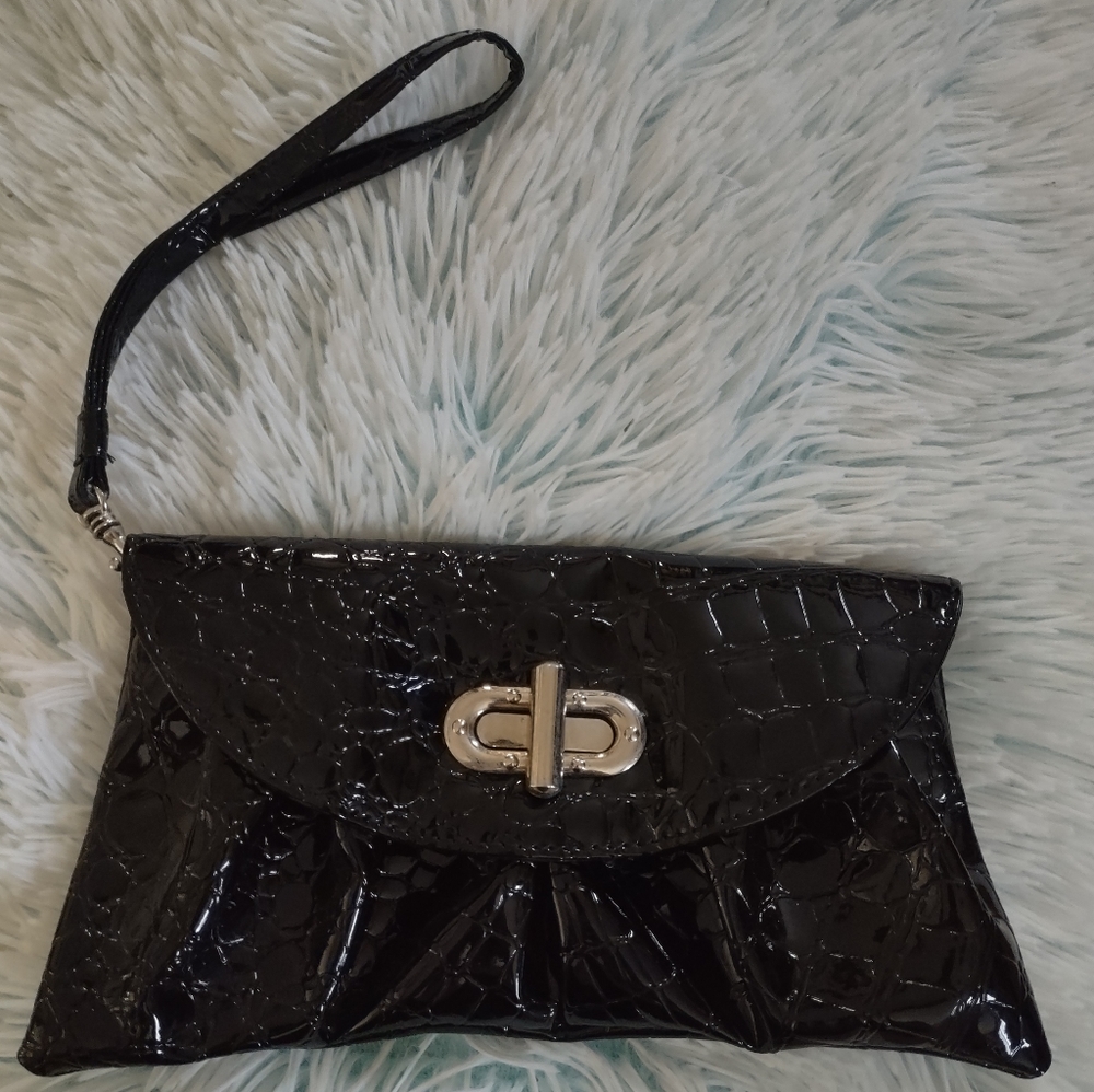 Black wristlet